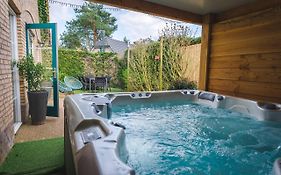 Luxe Veluws Vakantiehuis met JACUZZI